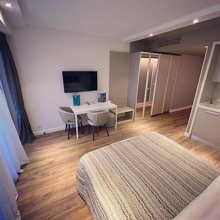 Gq Apartments On First Line Batoemi Buitenkant foto