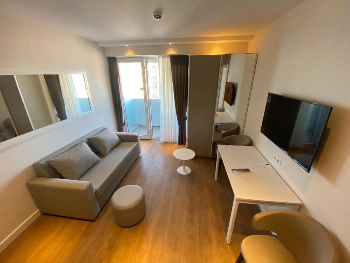 Gq Apartments On First Line Batoemi Buitenkant foto