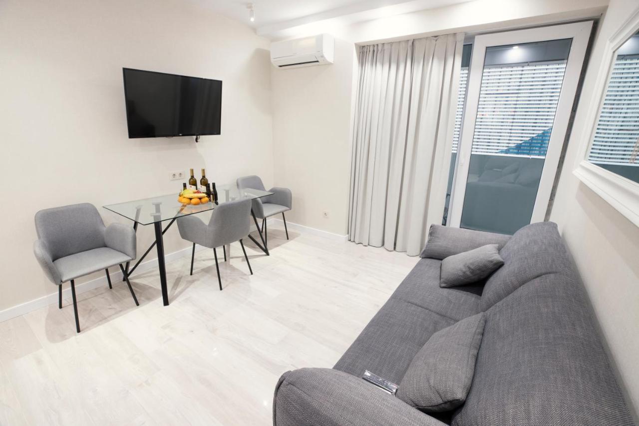 Gq Apartments On First Line Batoemi Buitenkant foto