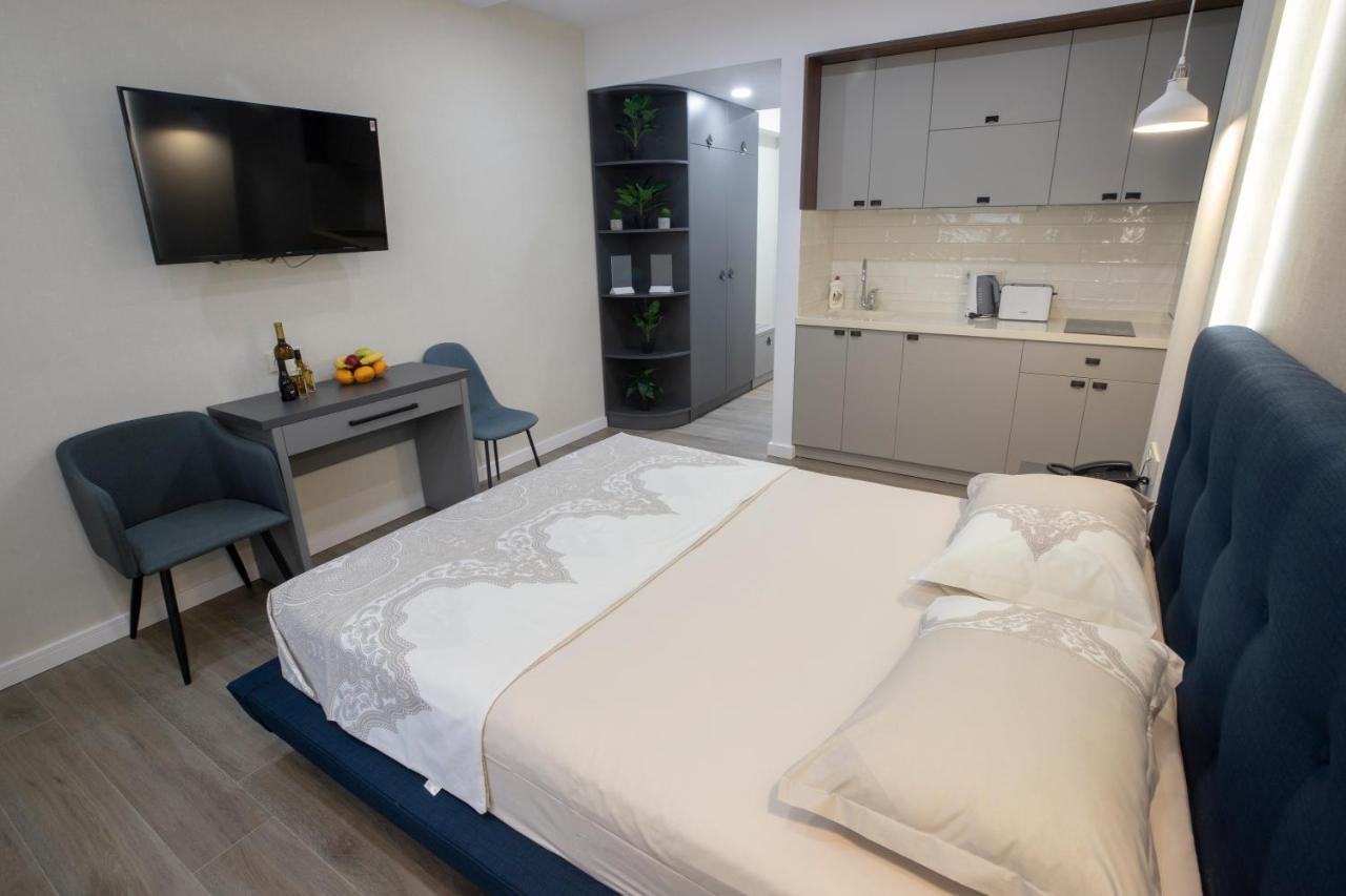 Gq Apartments On First Line Batoemi Buitenkant foto