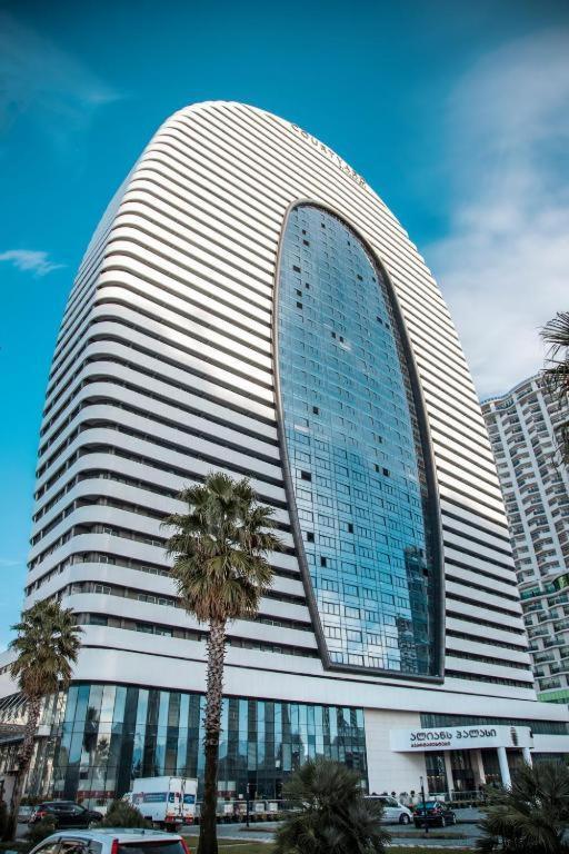 Gq Apartments On First Line Batoemi Buitenkant foto