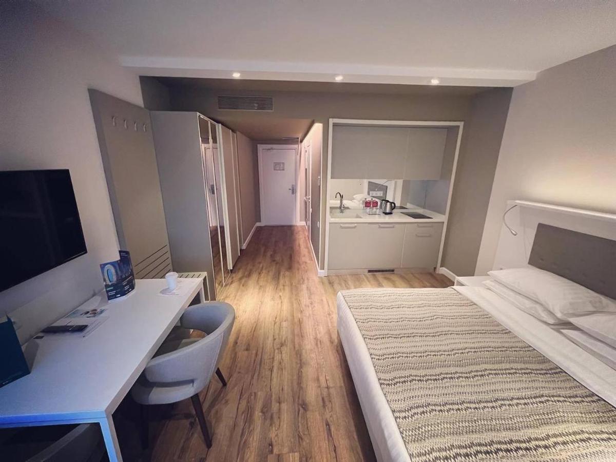 Gq Apartments On First Line Batoemi Buitenkant foto