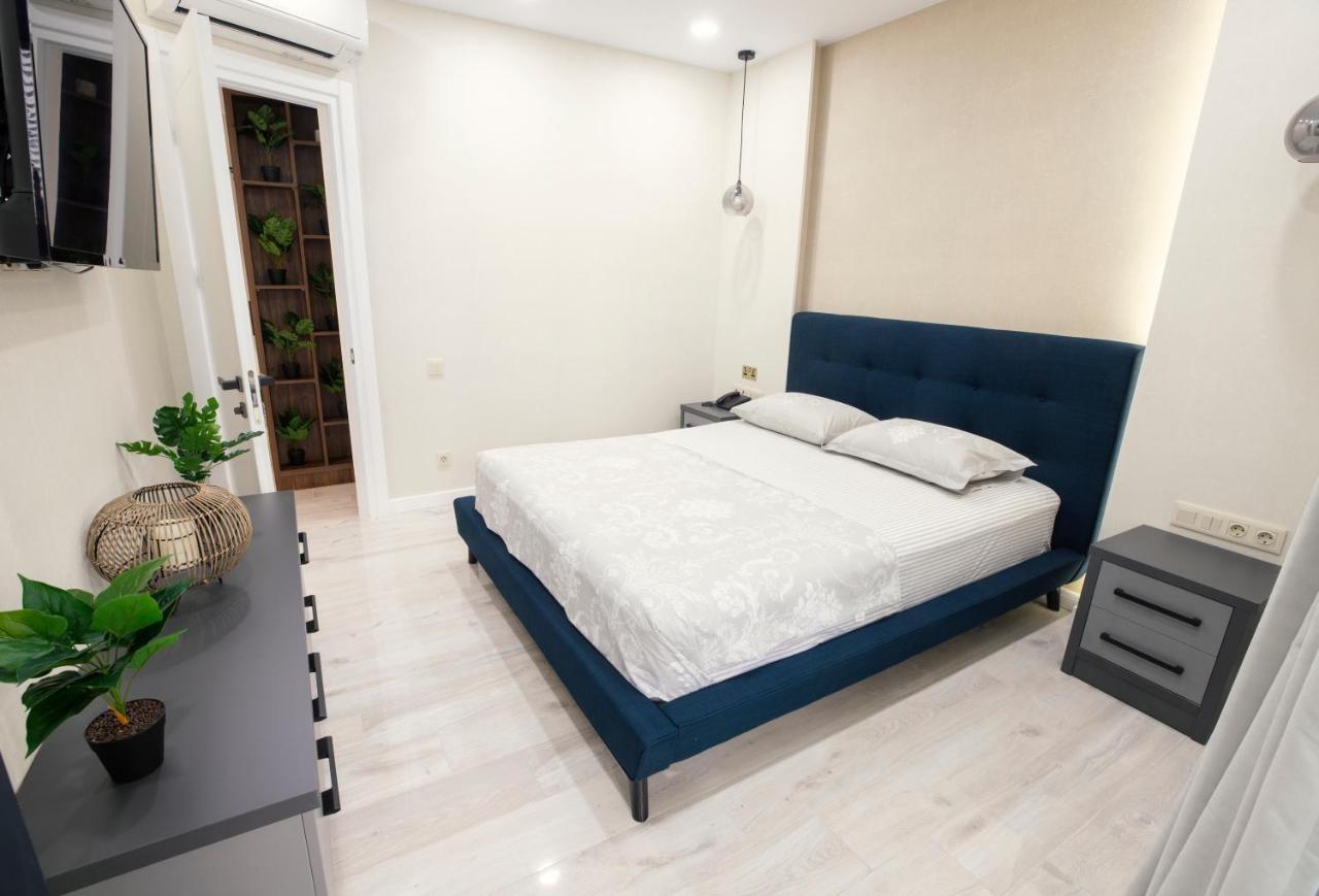 Gq Apartments On First Line Batoemi Buitenkant foto