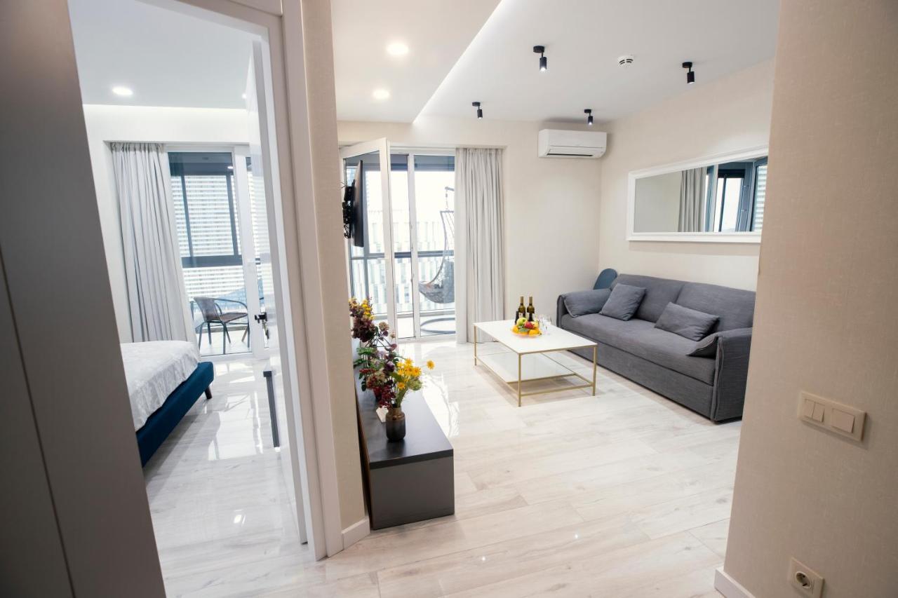 Gq Apartments On First Line Batoemi Buitenkant foto